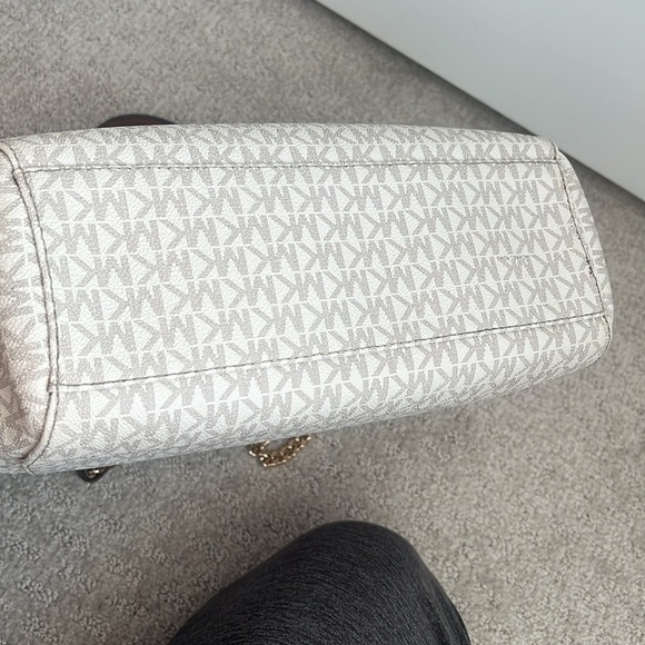 MK large jet set logo tote EUC - Picture 6 of 10